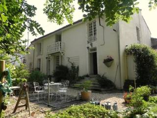 3 Bedroom House With 1 Bed Appartment..