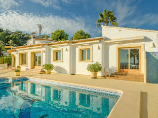 4 Bedrooms - Villa - Alicante - For Sale