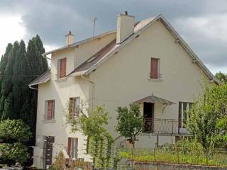 4-Bed House With Basement Set On 1.500..