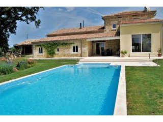 APS3072 Stunning Stone Property with..