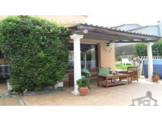 Detached house located in a very quiet..