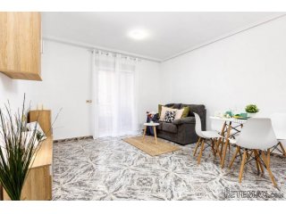 Apartamento de 1 dormitorio, 1 baño, salón, cocina y t..