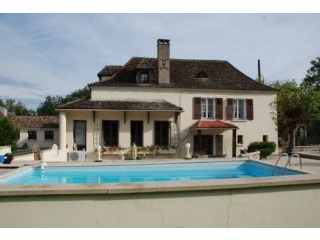 APS2309 Beautifully renovated stone..