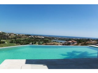 5 Bedrooms - Villa - Malaga - For Sale