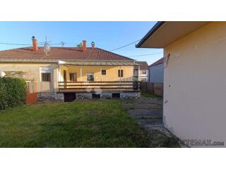 Kuća u srcu Đakova s terasom i okućnicom!
