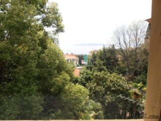 Opatija, uređeni stan od 123 m2 na 2. katu vile u samom..