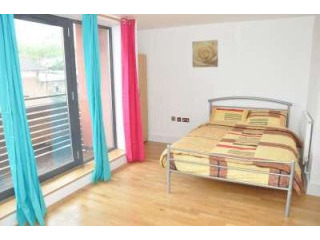 Single with double bed near Canary..