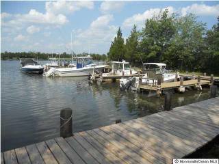 4 bedroom Flat For Sale: 15 Dock Avenue..