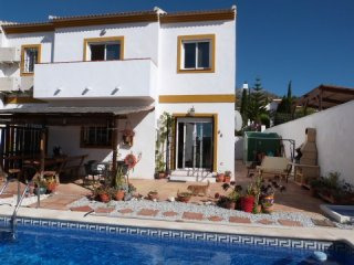 3 bedroom, 2 bathroom Townhouse, (build..