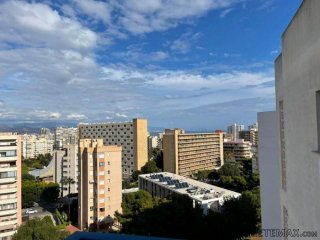 La vivienda es una última planta y se encuentra en una..