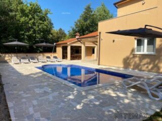Prodaje se kuća, 200 m2, s bazenom, Raša