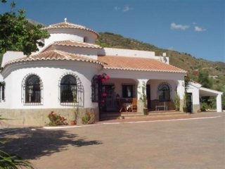 3 bedroom, 2 bathroom Villa, (build 200..