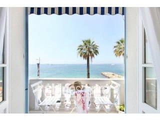 Stunning apartment with sea views in..