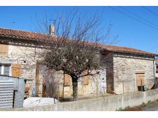 Great opportunity! Property to renovate..