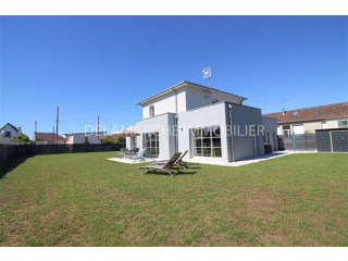 Unique Villa Close To The Beach With..