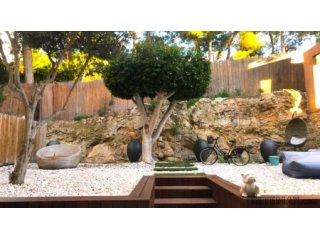 This very stylish property has recently been fully r..
