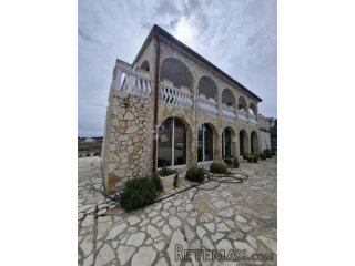Apartmanska kuća Vir