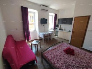 Pula, strogi centar – 90,30 m² | 4 uređena studio apartmana..