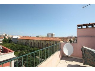 Apartment With Terrace Full Of Character