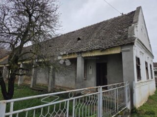 Kuća 325 m² + 1 ha zemlje, glavna cesta – B. Manastir