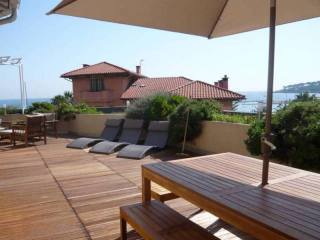 Penthouse apartment with sea view..
