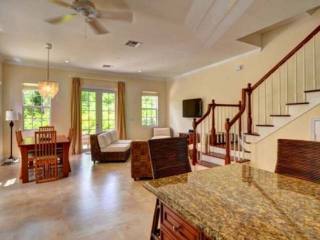 Apartment/townhouse - This elegant 2..