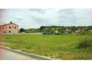 ISTRA-tri građevinske parcele u Vižinadi