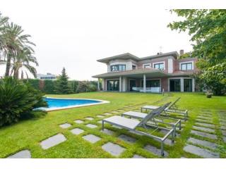 5 bedroom Terraced House For Sale:..