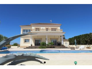 4 Bedrooms - Villa - Alicante - For Sale