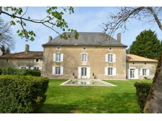 Stunningly renovated logis with 2..