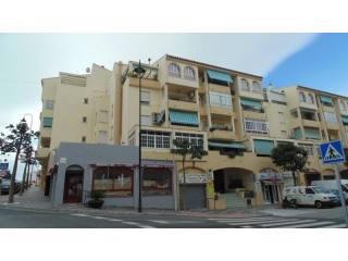 Apartment - Spacious 3 bed 2 bath..
