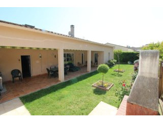 5 Bedrooms - Villa -..