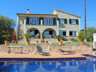 Charming Home With Breathtaking Views..