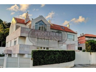 Triplex apartment is in a great..