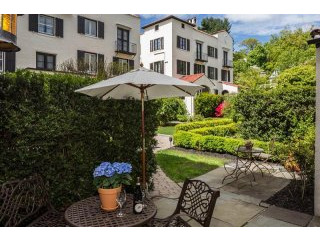 4 bedroom House For Sale: 6 Park Avenue..