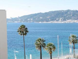 Waterfront penthouse apartment txo..