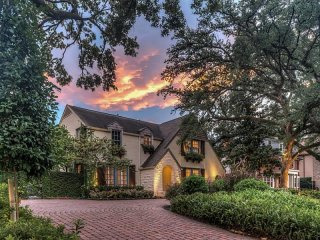 5 bedroom House For Sale: 3739 Olympia..