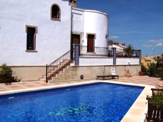 3 Bedrooms - Villa - Alicante - For Sale