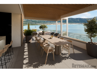 DVOETAŽNI PENTHOUSE S KROVNOM TERASOM I BAZENOM (P8-A5)