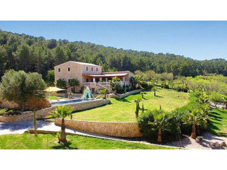 Homely finca with views to the..