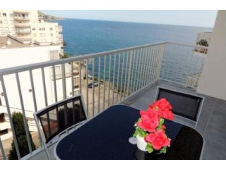 ROSES: Nice apartment located in the..
