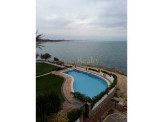 Stunning apartment on the seafront of..