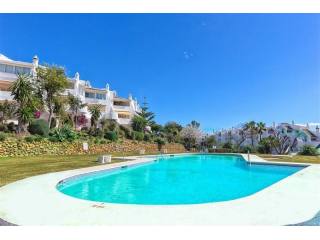 2 Bed Apartment for sale in Calahonda
