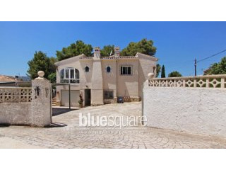 3 Bedroom 2 Bathroom Villa For Sale in..
