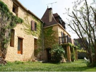 Elegant house divided in 2 independent..
