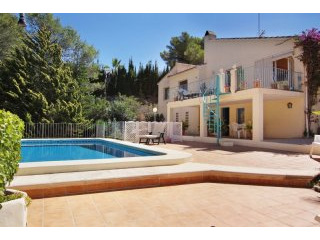 Character villa with 2 bedrooms and..