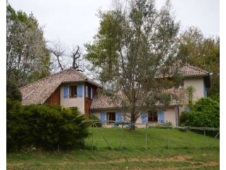 Country house with guest accommodation..
