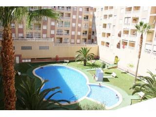 2 Bed Apartment Overlooking Pool
