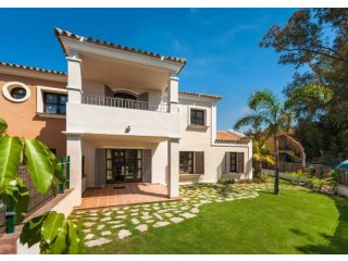 4 Bedrooms - Villa - Malaga - For Sale