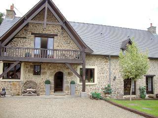 Property, Gite, 2 Lakes on 5 Acres